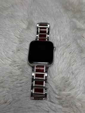Apple hermes watch series 8 44mm (water Damage)